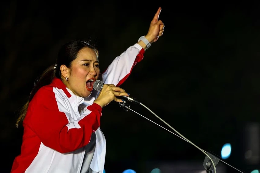 Bà Paetongtarn Shinawatra vận động tranh cử ở tỉnh Ubon Ratchathani (Thái Lan) ngày 17-2. Ảnh: REUTERS Bà Paetongtarn Shinawatra vận động tranh cử ở tỉnh Ubon Ratchathani (Thái Lan) ngày 17-2. Ảnh: REUTERS