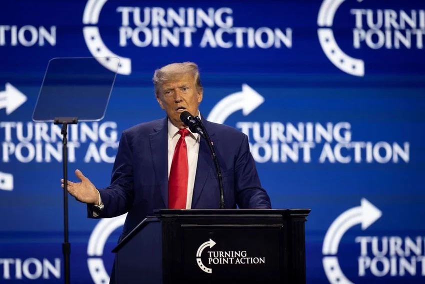 Cựu Tổng thống Mỹ Donald Trump phát biểu tại TP West Palm Beach, bang Florida (Mỹ) ngày 15-7. Ảnh: REUTERS