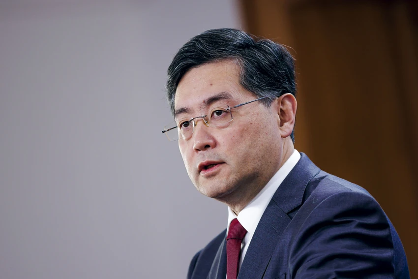 Ông Tần Cương tại thủ đô Berlin (Đức) hồi tháng 5 khi còn là bộ trưởng ngoại giao Trung Quốc. Ảnh: NBC NEWS Ông Tần Cương tại thủ đô Berlin (Đức) hồi tháng 5 khi còn là bộ trưởng ngoại giao Trung Quốc. Ảnh: NBC NEWS