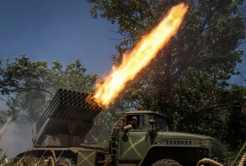 Binh sĩ Ukraine ở tỉnh Donetsk (miền đông Ukraine) ngày 18-7. Ảnh: REUTERS Binh sĩ Ukraine ở tỉnh Donetsk (miền đông Ukraine) ngày 18-7. Ảnh: REUTERS
