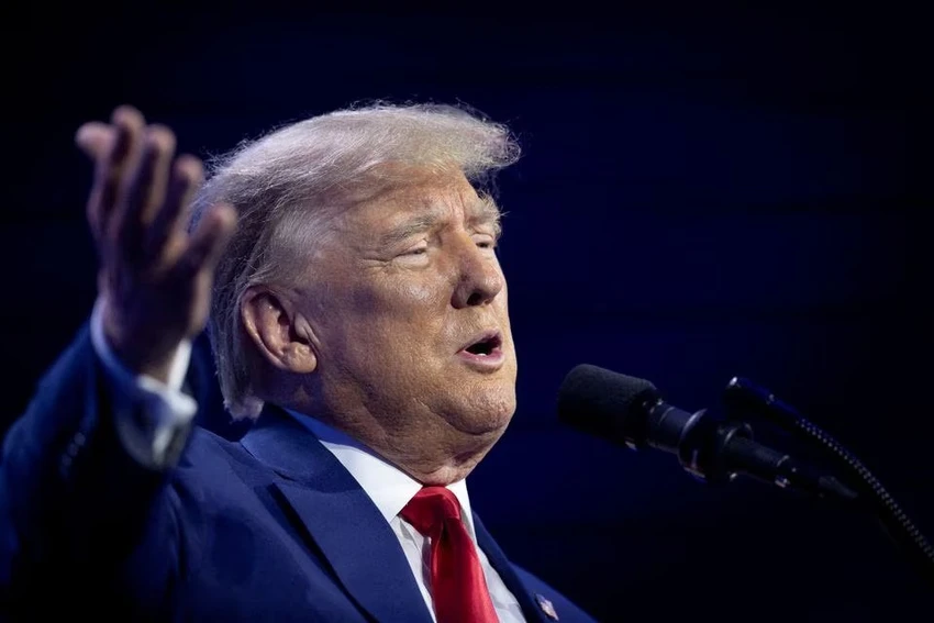 Cựu Tổng thống Mỹ Donald Trump tại một hội nghị ở bang Florida (Mỹ) hôm 15-7. Ảnh: REUTERS Cựu Tổng thống Mỹ Donald Trump tại một hội nghị ở bang Florida (Mỹ) hôm 15-7. Ảnh: REUTERS