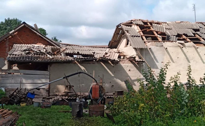 Ngôi nhà bị hư hại sau cuộc tấn công bằng tên lửa vào tỉnh Ivano-Frankivsk (Ukraine) ngày 11-8. Ảnh: VĂN PHÒNG CÔNG TỐ UKRAINE Ngôi nhà bị hư hại sau cuộc tấn công bằng tên lửa vào tỉnh Ivano-Frankivsk (Ukraine) ngày 11-8. Ảnh: VĂN PHÒNG CÔNG TỐ UKRAINE