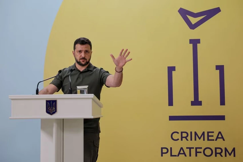 Tổng thống Ukraine Volodymyr Zelensky phát biểu tại cuộc họp báo sau phiên khai mạc hội nghị quốc tế về Crimea ở thủ đô Kiev (Ukraine) ngày 23-8. Ảnh: REUTERS Tổng thống Ukraine Volodymyr Zelensky phát biểu tại cuộc họp báo sau phiên khai mạc hội nghị quốc tế về Crimea ở thủ đô Kiev (Ukraine) ngày 23-8. Ảnh: REUTERS