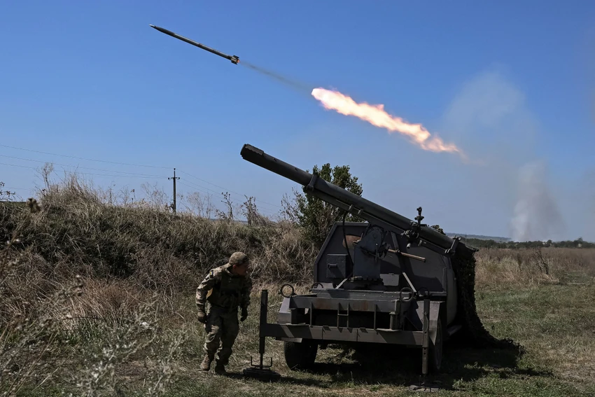 Binh sĩ Ukraine ở tỉnh Zaporizhia (Ukraine) ngày 19-8. Ảnh: REUTERS Binh sĩ Ukraine ở tỉnh Zaporizhia (Ukraine) ngày 19-8. Ảnh: REUTERS