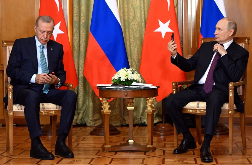 Tổng thống Nga Vladimir Putin (phải) và Tổng thống Thổ Nhĩ Kỳ Recep Tayyip Erdogan tại TP Sochi, tỉnh Krasnodar (Nga) ngày 4-9. Ảnh: SPUTNIK
