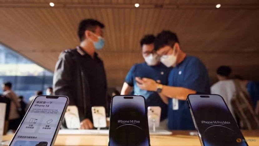 Một cửa hàng điện thoại Apple tại thủ đô Bắc Kinh, Trung Quốc. Ảnh: REUTERS Một cửa hàng điện thoại Apple tại thủ đô Bắc Kinh, Trung Quốc. Ảnh: REUTERS