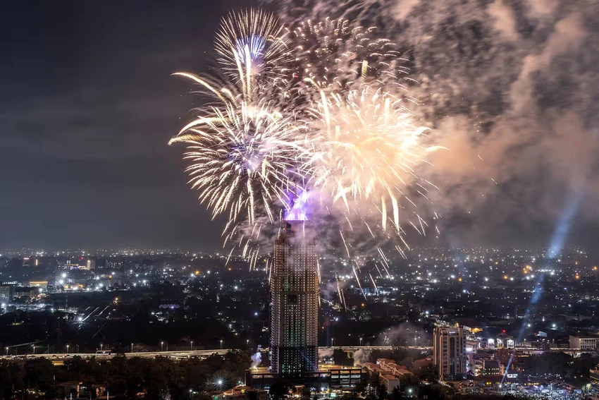 Ảnh, video: Châu Âu, Trung Đông, châu Phi rực rỡ pháo hoa đón chào năm mới 2024