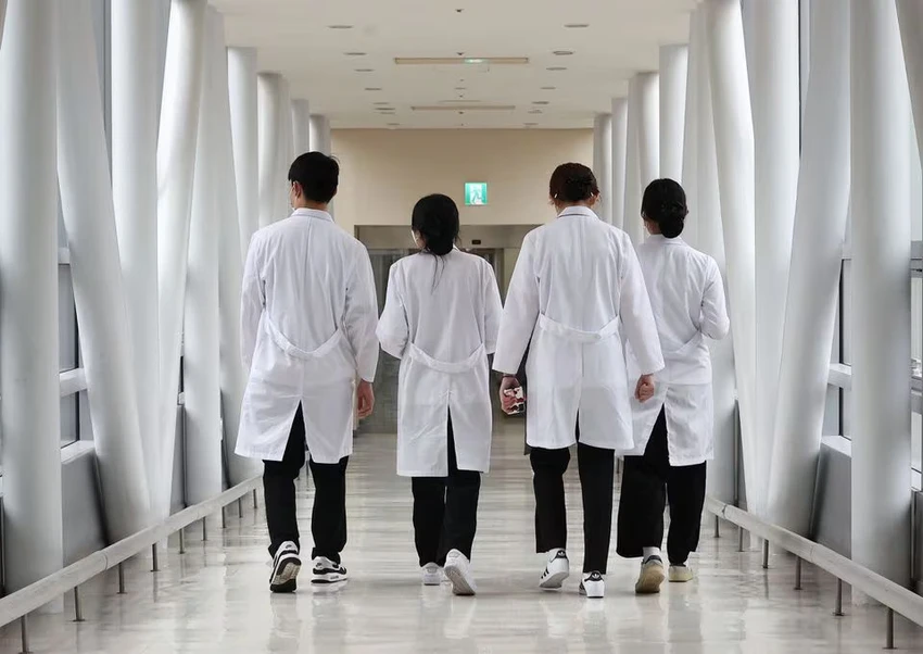 Hàng ngàn bác sĩ Hàn Quốc đình công ngày thứ ba, bệnh viện bệnh nhân lao đao