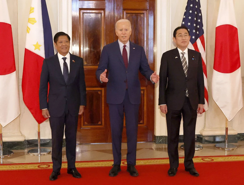 Cú bắt tay lịch sử của Mỹ-Nhật-Philippines