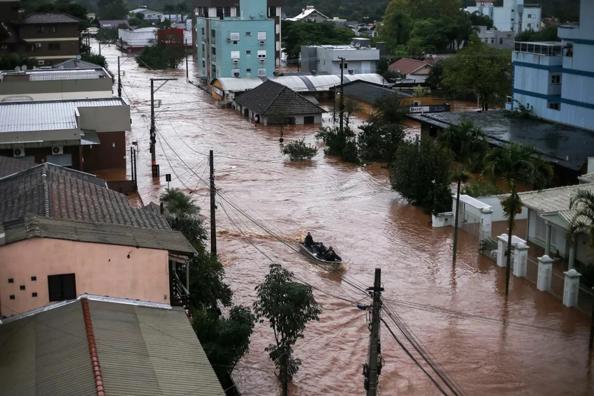Chùm ảnh: Lũ lụt nghiêm trọng ở Brazil, 57 người chết, hàng trăm người mất tích