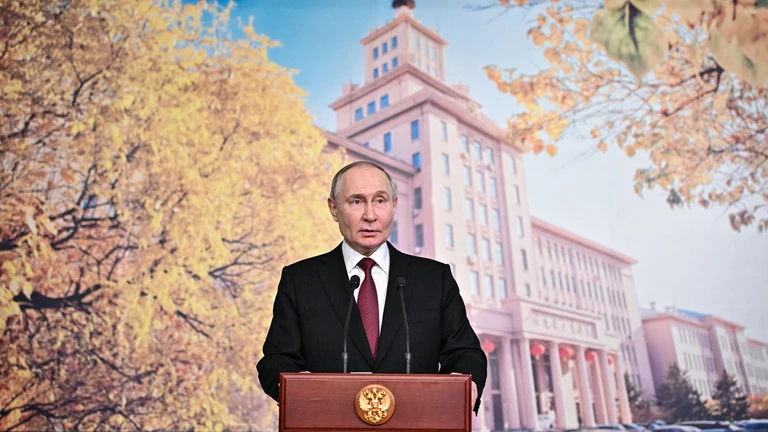 Ông Putin đặt câu hỏi về tính chính danh của ông Zelensky