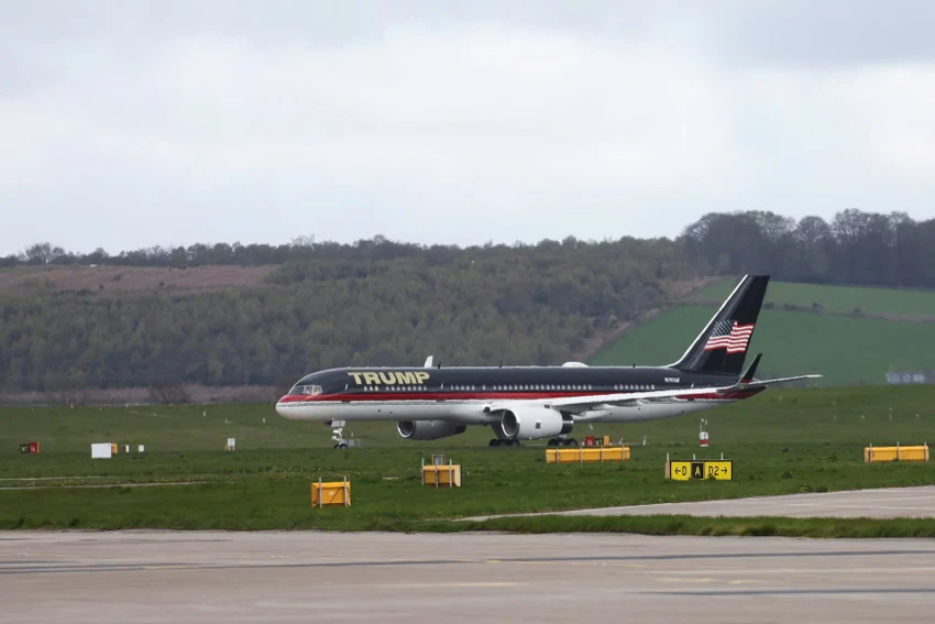 Có tin máy bay chở ông Trump vận động tranh cử phải chuyển hướng vì sự cố