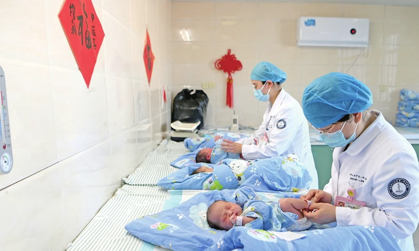 Chính phủ các nước nỗ lực thúc đẩy người dân kết hôn, sinh con trong bối cảnh tình trạng tỉ lệ sinh giảm
