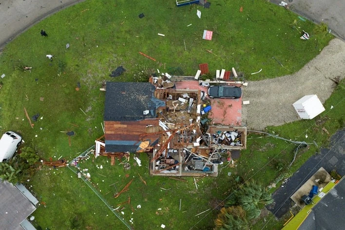 Trung tâm Bão Quốc gia Mỹ (NHC) đưa tin cơn bão Milton đã áp sát bang Florida với sức gió gần tâm bão ở mức 195km/giờ.