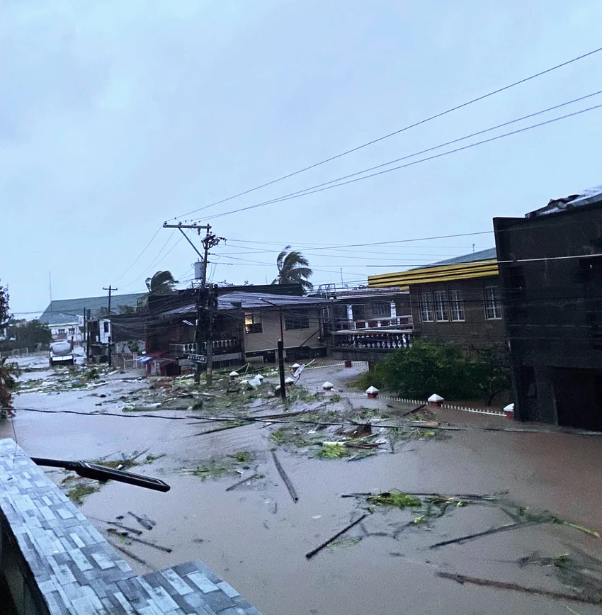 Cơn bão Trami gây ra mưa lớn và ngập lụt trước khi đổ bộ vào Philipines, đã có một người chết và 5 người bị thương.