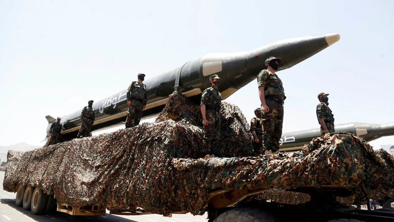 Houthis nã tên lửa đạn đạo siêu thanh vào Israel
