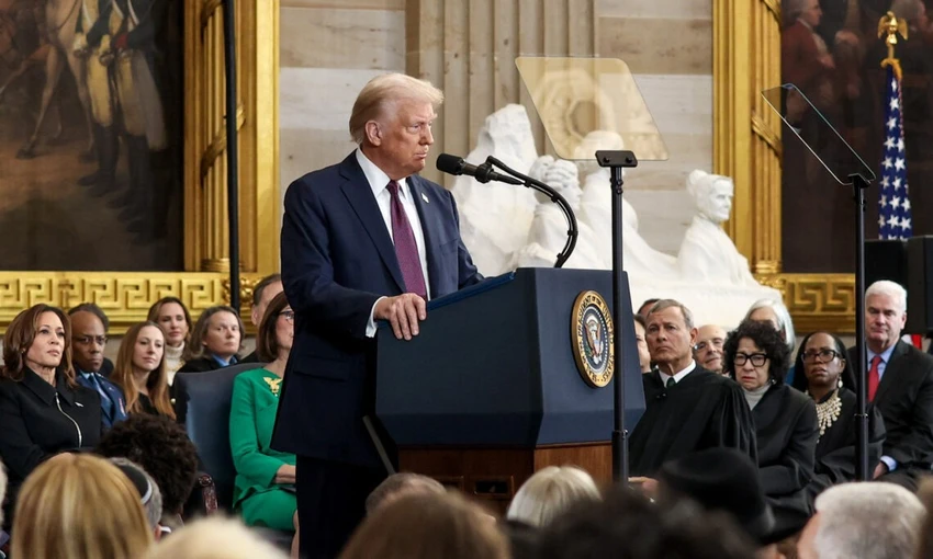 ben-trong-tuan-dau-tien-cua-ong-trump-tro-lai-nha-trang (1).jpg