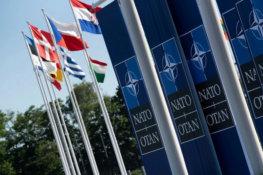 tac-dong-khi-my-tu-bo-quyen-chi-huy-nato- (1).jpg