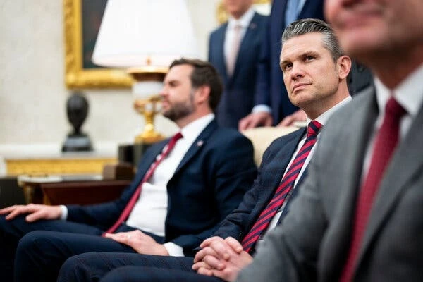 Lầu Năm Góc điều tra Bộ trưởng Hegseth vụ lộ tin nhắn trên Signal