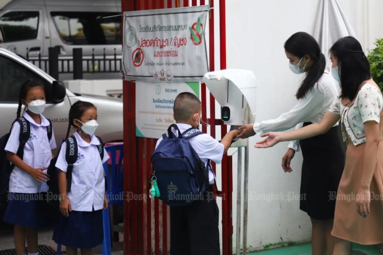 Số ca Covid-19 ở Thái Lan tăng vọt lên hơn 33.000