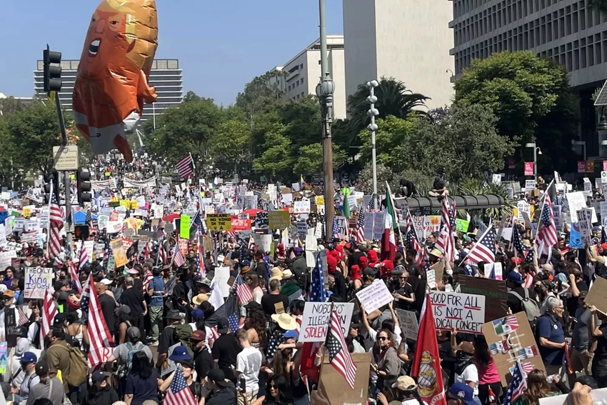 Cuộc biểu tình ở Mỹ my-bieu-tinh-quy-mo-lon-tren-toan-quoc-vao-sinh-nhat-ong-trump.jpg