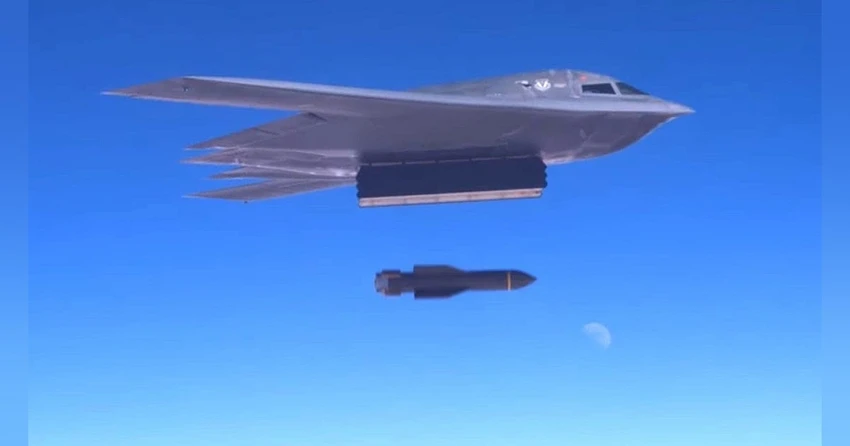Mỹ di chuyển máy bay ném bom B-2 khi ông Trump cân nhắc các hành động với Iran