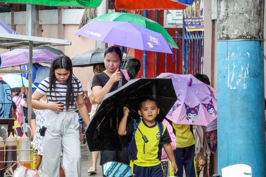 (PLO)- Cơn bão Wipha giữ nguyên cường độ khi di chuyển ra xa đất liền Philippines, tiến vào bờ biển phía nam Trung Quốc.