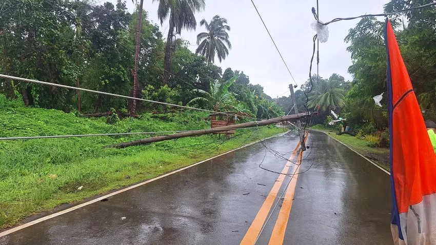 Cơn bão Wipha khiến 2 người chết ở Philippines, Hong Kong chuẩn bị nâng mức cảnh báo