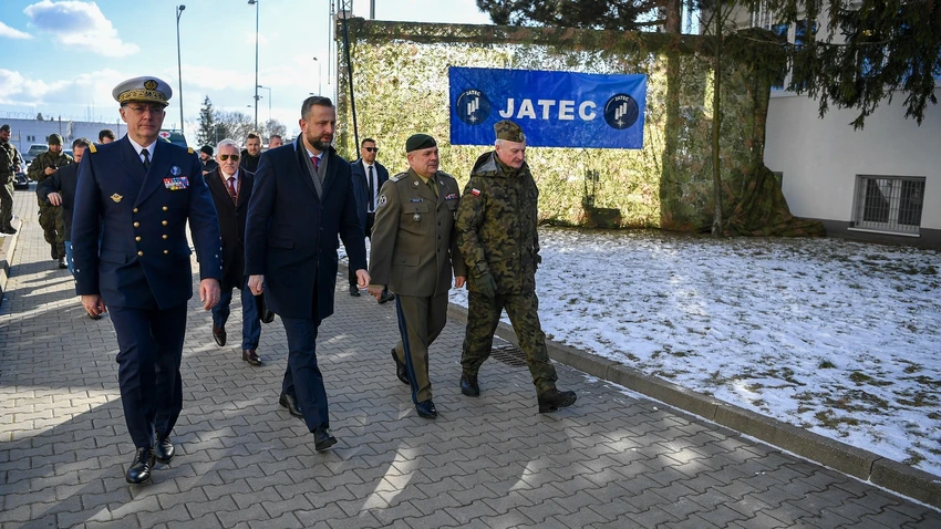 hop-tac-nato-ukraine-ung-pho-hai-loai-vu-khi-kho-tieu-diet-bac-nhat-cua-nga.jpg
