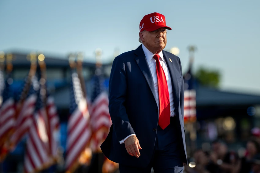 Tỉ lệ ủng hộ của ông Trump tăng nhờ xử lý tội phạm và nhập cư