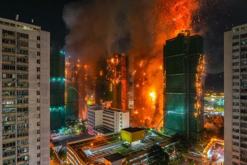 so-nguoi-chet-trong-vu-chay-chung-cu-o-hong-kong-tang-len-13-ngon-lua-chua-duoc-kiem-soat.jpg