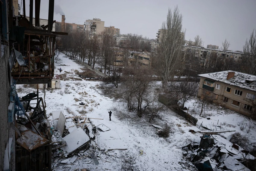 TP Kostiantynivka, tỉnh Donetsk, miền đông Ukraine sau một vụ không kích trong năm nay. Ảnh: THE NEW YORK TIMES Khoanh vùng các điểm nóng xung đột trong năm 2026