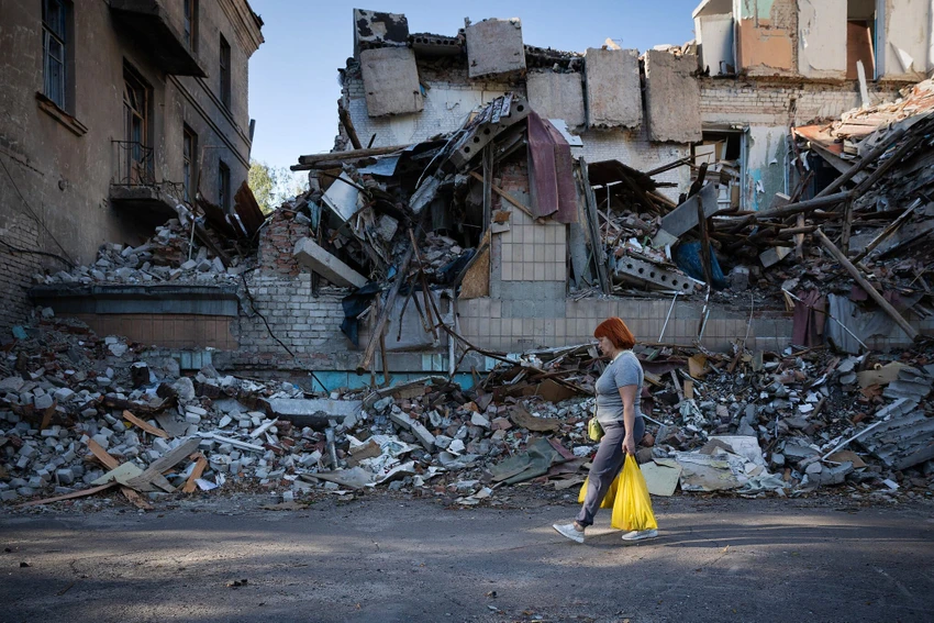 Một tòa nhà ở TP Sloviansk (tỉnh Donetsk, miền đông Ukraine). Ảnh: THE NEW YORK TIMES