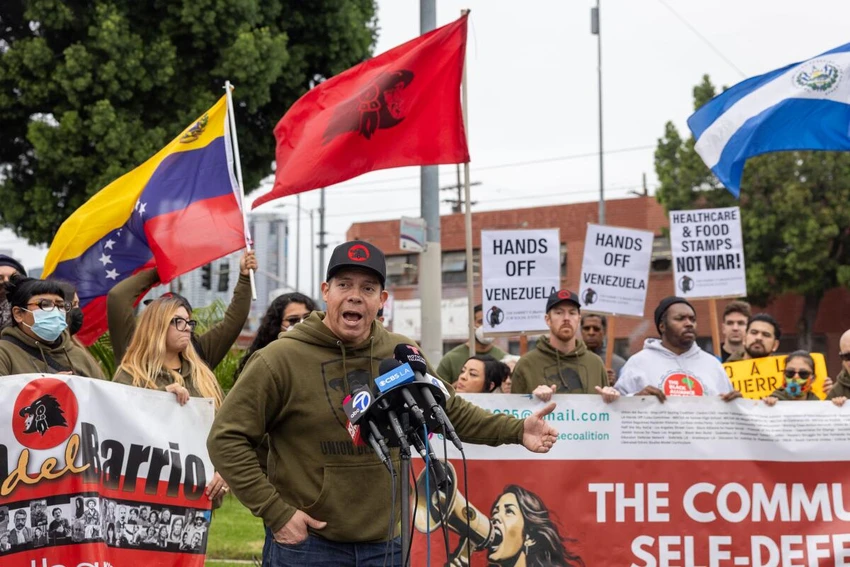 Biểu tình ở TP Los Angeles (bang California, Mỹ) phản đối chiến dịch quân sự ở Venezuela ngày 3-1. Ảnh: Los Angeles Times