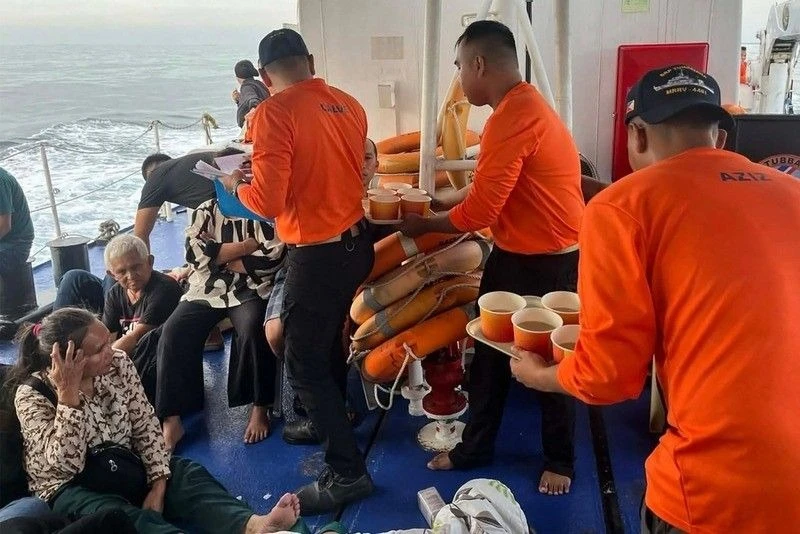 Chìm phà ở Philippines: Số người chết tăng lên 15, công tác cứu hộ vẫn tiếp diễn