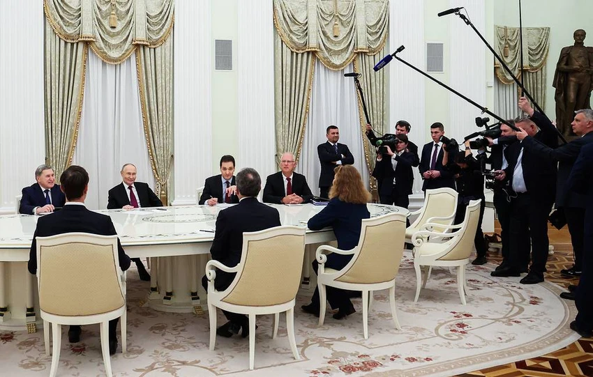 Tổng thống Nga Vladimir Putin tiếp phái đoàn Mỹ tại Moscow vào ngày 22-1. Ảnh: TASS
