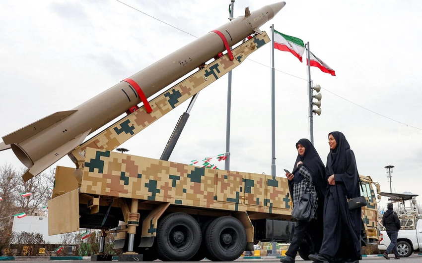 iran-dang-co-nhung-quan-bai-nao-de-doi-pho-voi-my-va-israel.jpg
