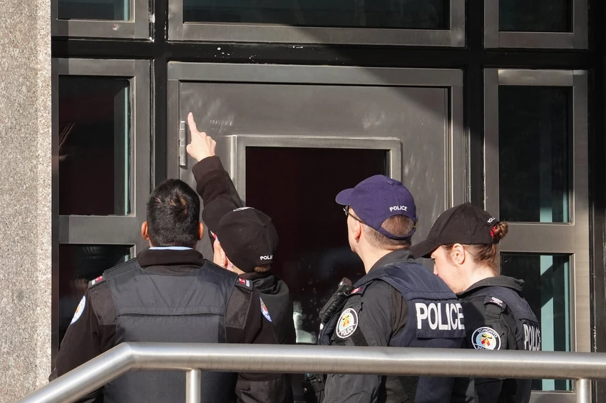 xa-sung-tai-lanh-su-quan-my-o-canada-nghi-lien-quan-chien-su-trung-dong.png