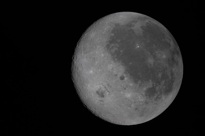 chum-anh-mat-trang-trai-dat-nhin-tu-su-menh-artemis-ii.png