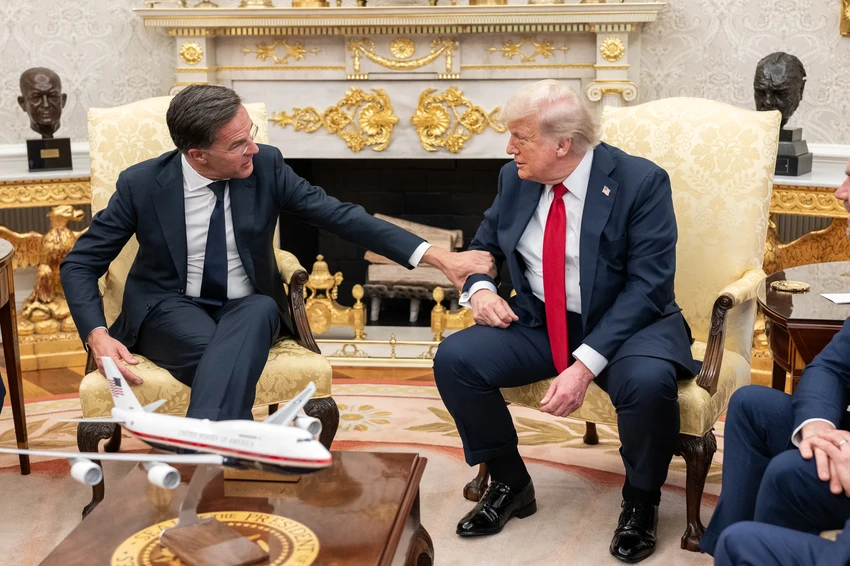 tong-thong-trump-hop-kin-voi-tong-thu-ky-nato.png