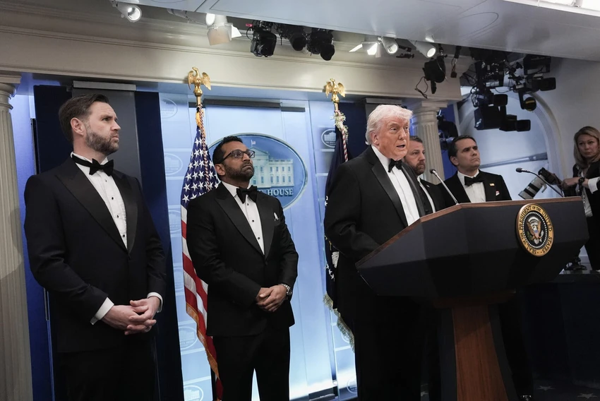 ong-trump-hop-bao-sau-vu-no-sung-o-tiec-bao-chi-goi-nghi-pham-la-mot-ke-benh-hoan.png