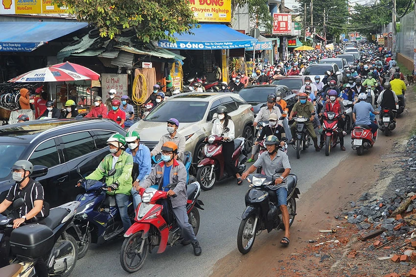 Cảnh kẹt xe, phương tiện xếp hàng dài diễn ra hàng ngày