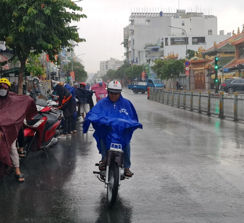 cơn mưa lớn.jpg