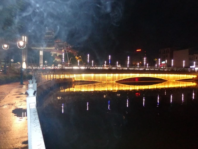 Lung linh sắc màu cầu Lê Văn Sỹ ảnh 9 Lung linh sắc màu cầu Lê Văn Sỹ ảnh 9