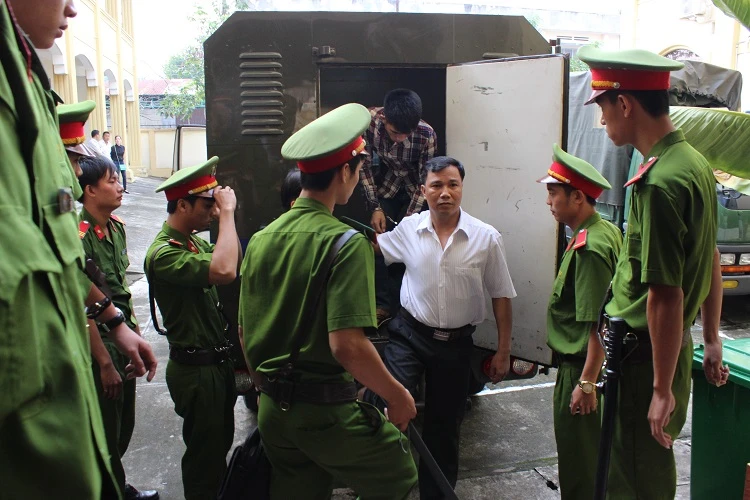 Vụ CSGT trạm Suối Tre bắn chết thượng cấp: Trả hồ sơ để điều tra bổ sung ảnh 12 Vụ CSGT trạm Suối Tre bắn chết thượng cấp: Trả hồ sơ để điều tra bổ sung ảnh 12