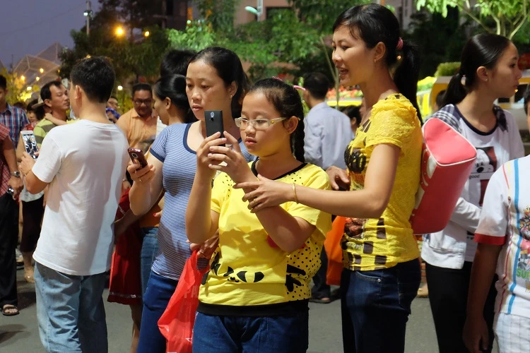 "Vớt vát" trước giờ bế mạc đường hoa Hàm Nghi ảnh 4 "Vớt vát" trước giờ bế mạc đường hoa Hàm Nghi ảnh 4