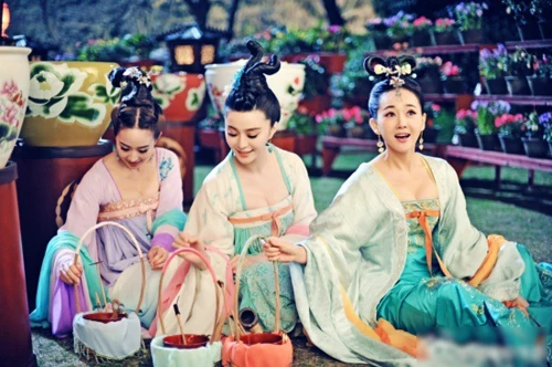 Võ Mỵ Nương truyền kỳ từng bị cơ quan quản lý Trung Quốc yêu cầu chỉnh sửa để tránh cảnh hở ngực trên màn hình vo1-4253-1424860803.jpg