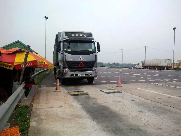 Phạt nặng xe quá tải: Lái xe sốc và ngất khi nhận biên lai ảnh 1 Phạt nặng xe quá tải: Lái xe sốc và ngất khi nhận biên lai ảnh 1