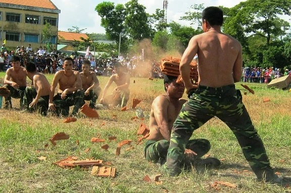 Chùm ảnh biểu diễn võ thuật đầy uy dũng của Bộ đội biên phòng ảnh 5 Chùm ảnh biểu diễn võ thuật đầy uy dũng của Bộ đội biên phòng ảnh 5