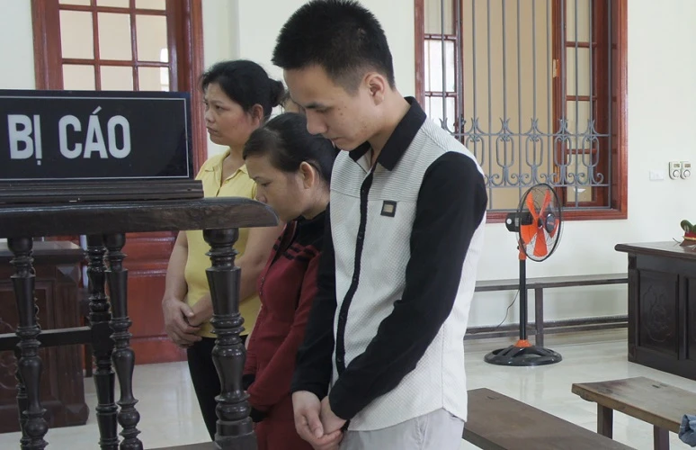 Nữ ‘trùm’ ma túy cười tươi khi bị tuyên án ảnh 1 Nữ ‘trùm’ ma túy cười tươi khi bị tuyên án ảnh 1